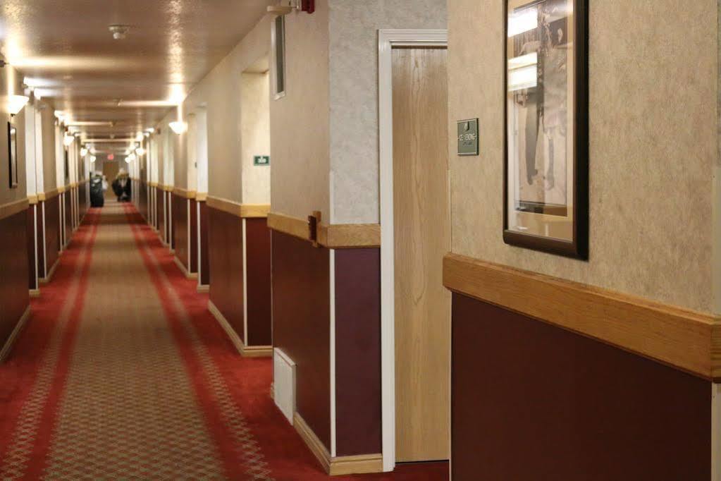 Gray Wolf Inn & Suites West Yellowstone Exteriör bild